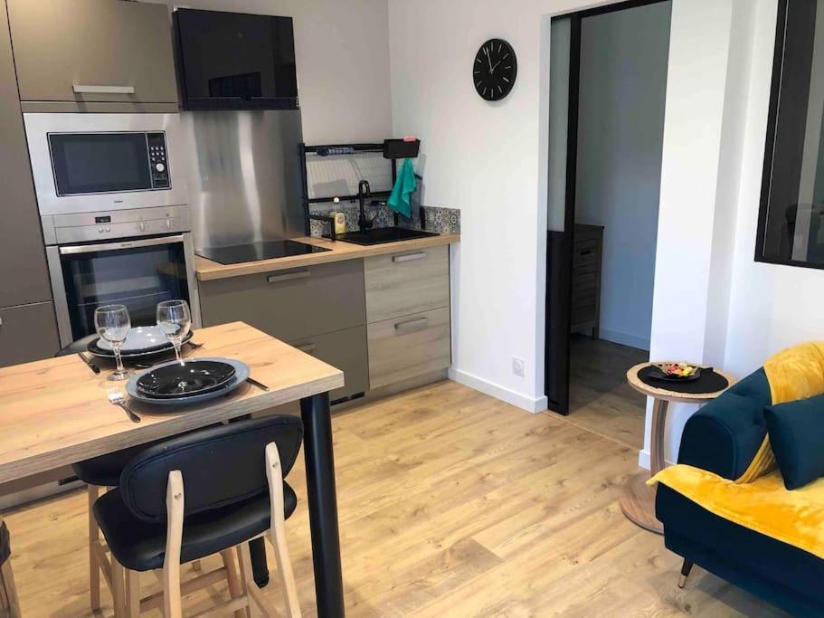 Maisonnette Avec Terrasse Argences Екстериор снимка