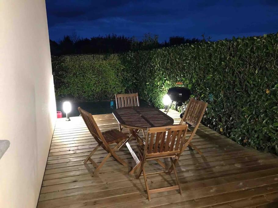 Maisonnette Avec Terrasse Argences Екстериор снимка